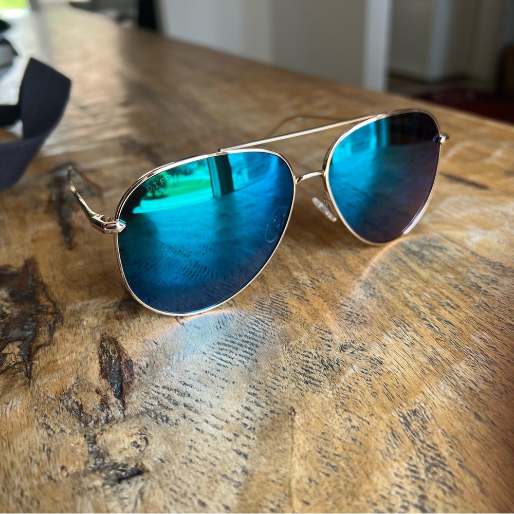 DIFF Nala Gold Sunglasses